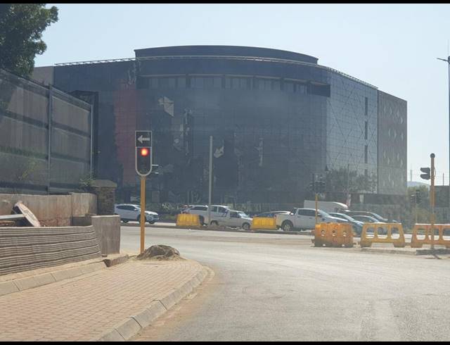 BUSINESS PROPERTY TO RENT IN MENLYN